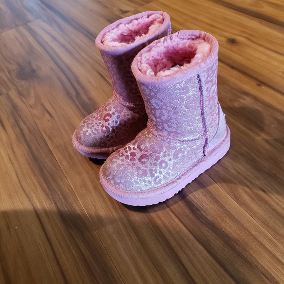 UGG kids boots size 8.  Pink Sparkly Cheetah print - Picture 2 of 7